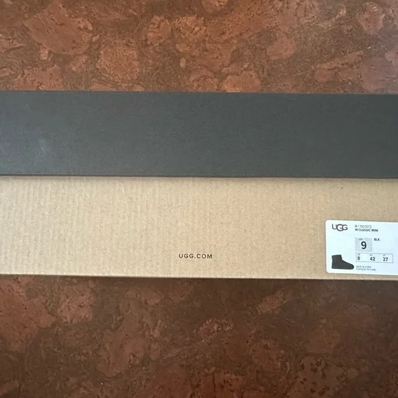 UGG men's classic mini 100% authentic with box size 9 Like New - Picture 9 of 13